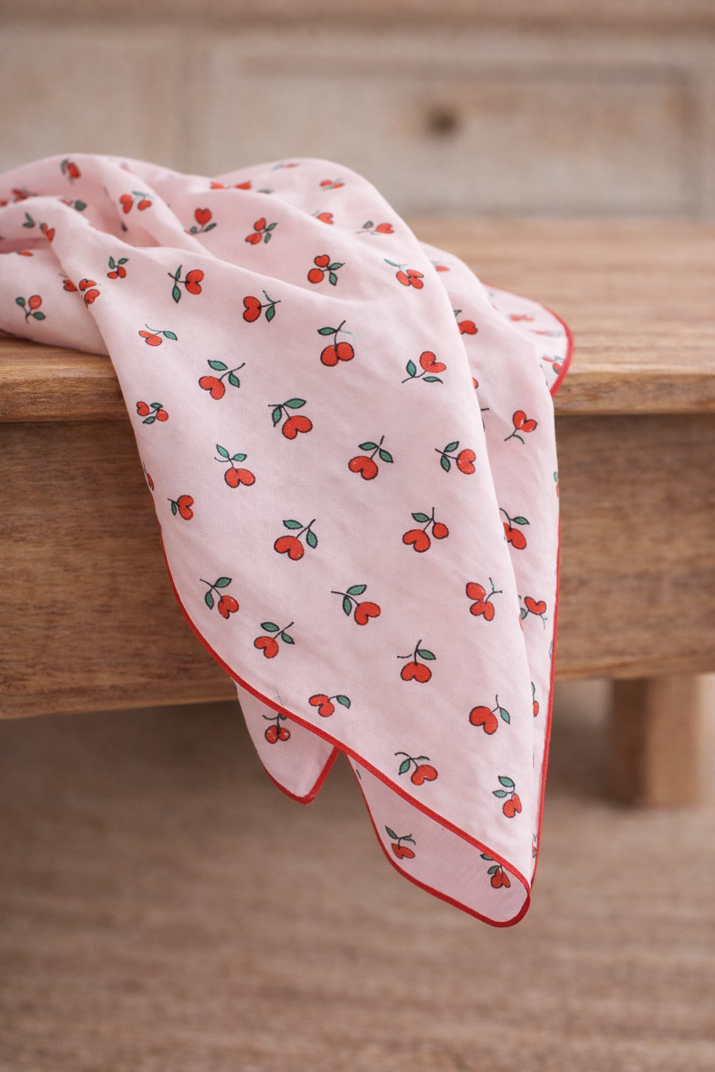 Foulard ANNE-LAURE coeurs fleuris