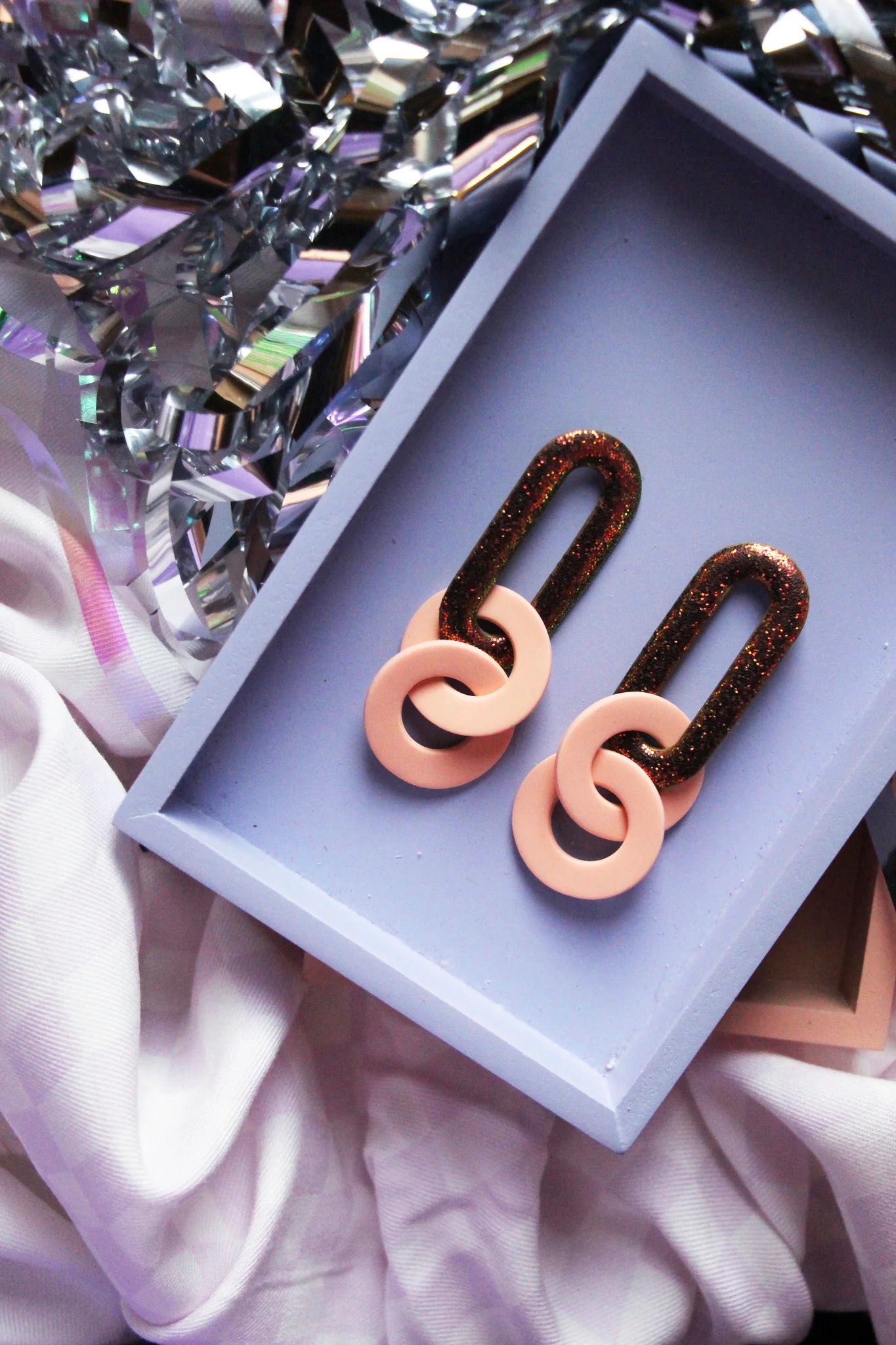 Boucles d'oreilles LES CHAINETTES corail/paillettes