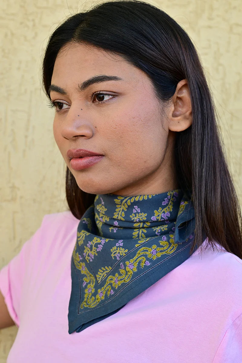 Petit foulard ANTOINETTE bleu marine